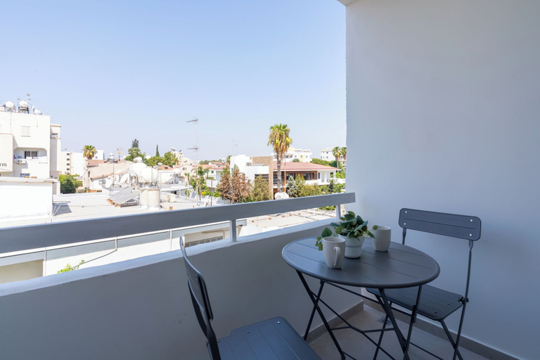 Outdoor dining, Hermes 2-BR Apt. & Balcony in Larnaca, Larnaca