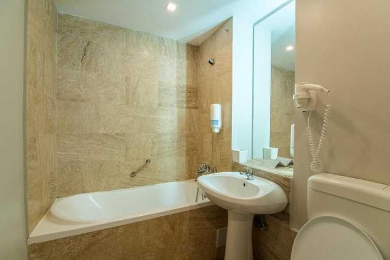 Bathroom 4, Hotel Vital, Sanmartin