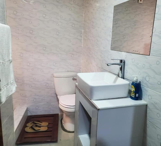 Bathroom 4, The Hedge Cottages, Chililabombwe