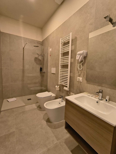 Bathroom 5, Hotel Domus Rome, Rome