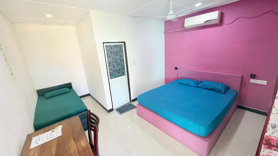 Bedroom 2, Hotel Angel Inn Beach, Trincomalee Town and Gravets