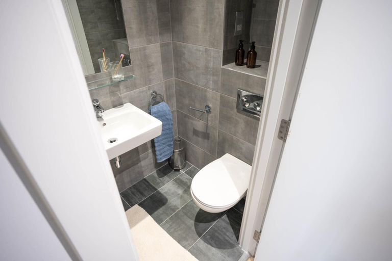 Bathroom, Cork Street in Dublin, Dublin