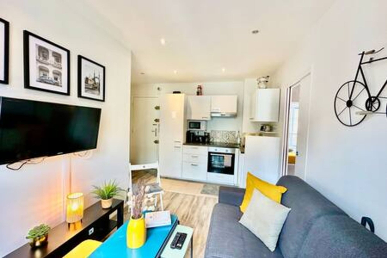 Room 5, Bright and Stylish for 4 Next Eiffel Tower, Paris