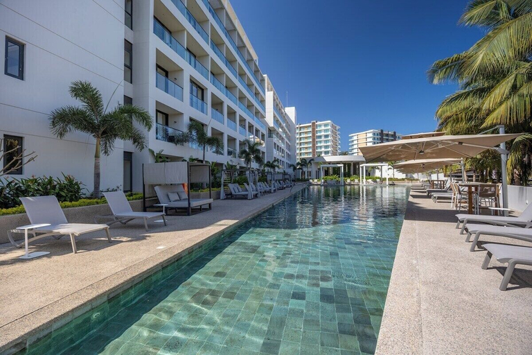 Pool 4, MIO Residences 306 C, Compostela