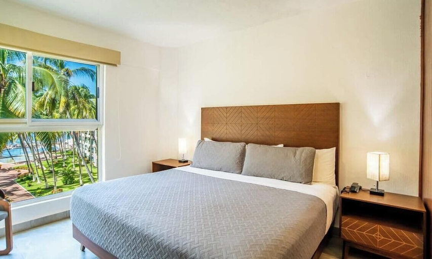 Room 2, Beachfront 2BR Condo - Pool - Blue Flag Beach, Compostela
