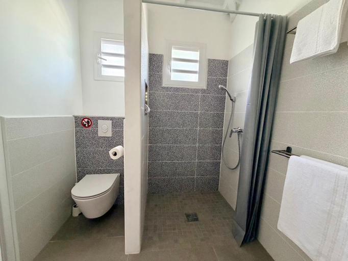 Bathroom 5, Villas Makandja, Sainte-Anne