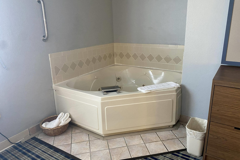 Bathroom 5, AmericInn by Wyndham Austin, Mower