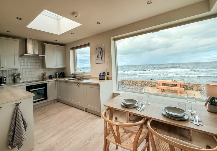 Room 5, Writer s Retreat - Peaceful Cosy Seafront Retreat for Two, Aberdeenshire