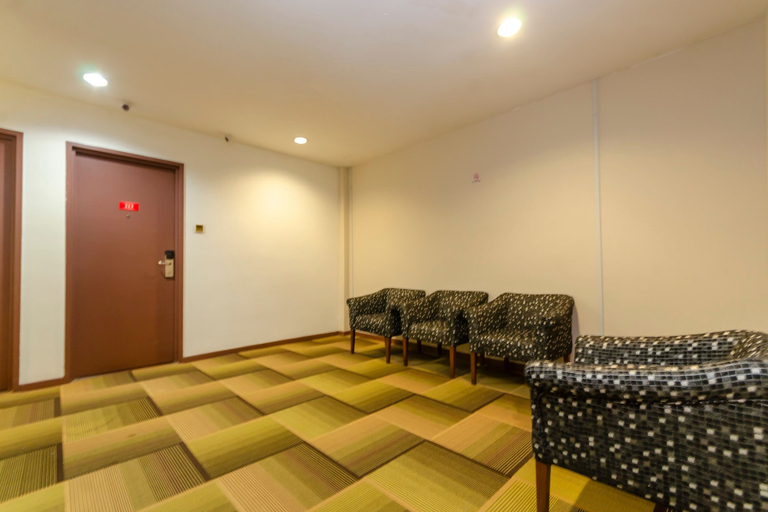 Lobby sitting area, Capital O 91277 Nur Villa Hotel, Malacca City