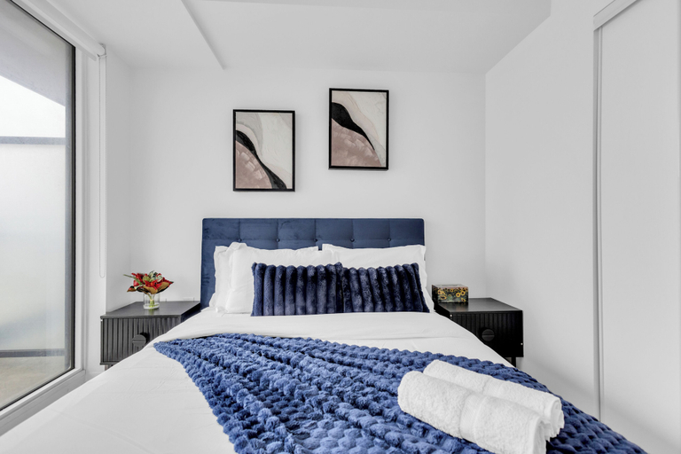 Room 2, Fillmore Downtown Suites, Toronto