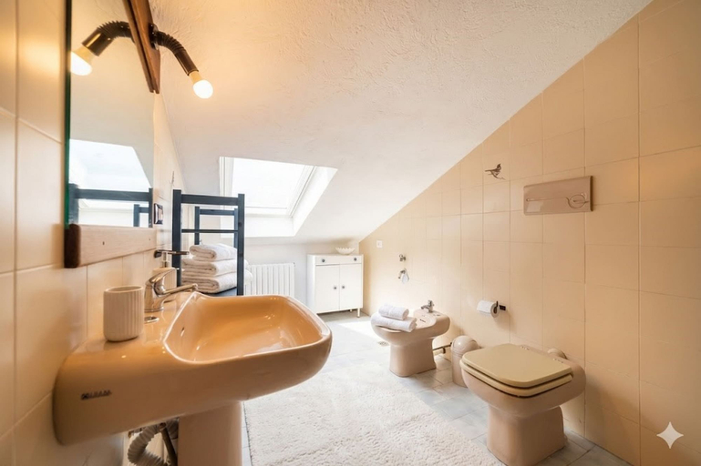 Bathroom 3, Casa Liselotte, Imperia