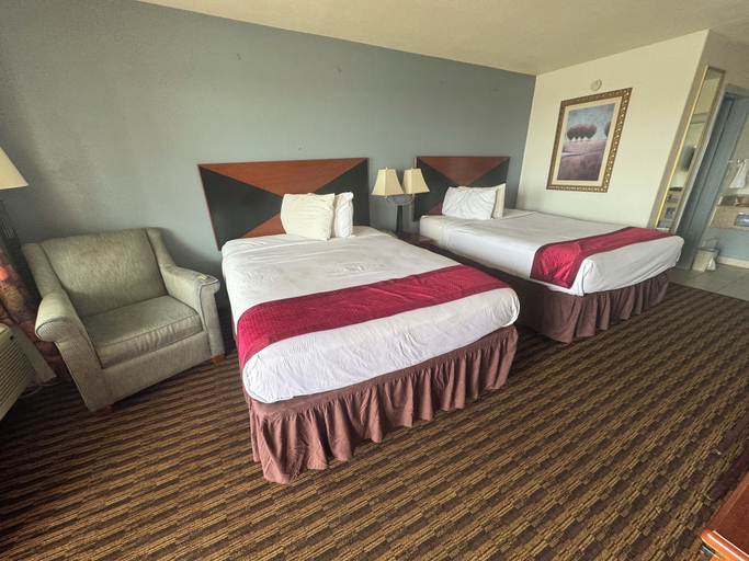 Room 1, Budget Host Inn, Saline
