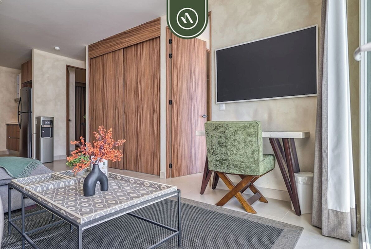 Interior 2, Luxury 2 BR Condo Near Beaches - Pools - Gym, Compostela