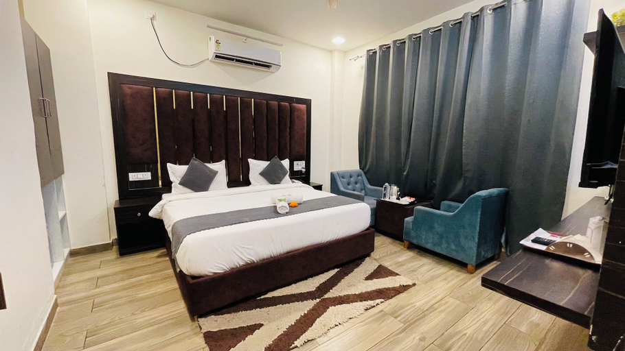 Room 3, Vantara Premium- Hotel Shreya Galaxy, Dehradun