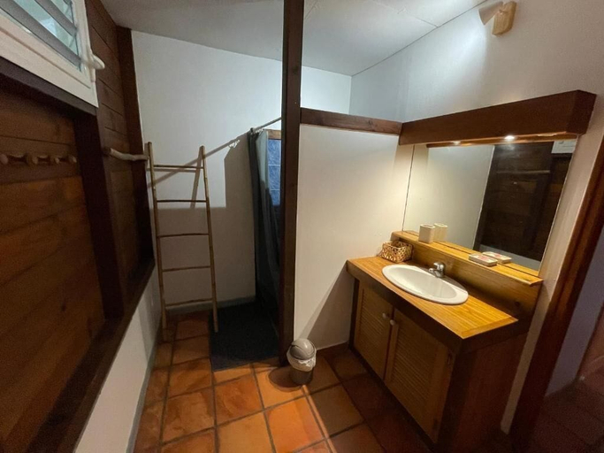 Bathroom 3, KAY TI CANNELLE, Le Diamant
