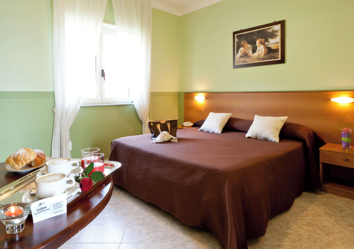 Bedroom 3, Yellow Park Hotel, Caserta