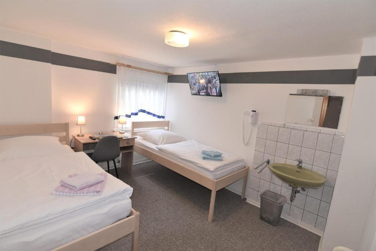 Bedroom 4, Landgasthof Grüner Baum, Hof
