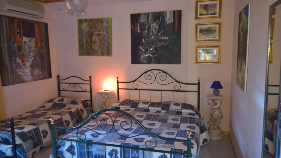 Bedroom 2, Azienda Agrituristica Piccolo Ranch, Ancona