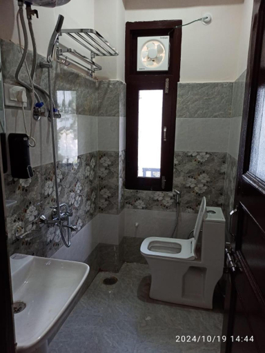 Bathroom 4, JeevaHomes, Kinnaur