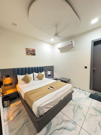 Room 5, Hotel CTM Lake, Ahmadabad
