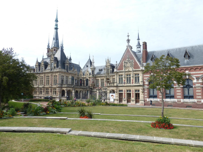 Exterior & Views