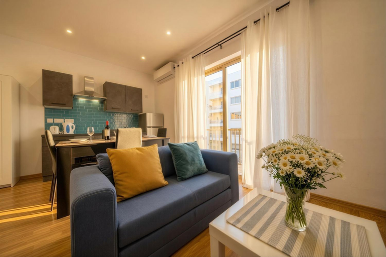Others 4, Modern Apartments in Sliema Centre Walk to Seafront, WiFi & AC