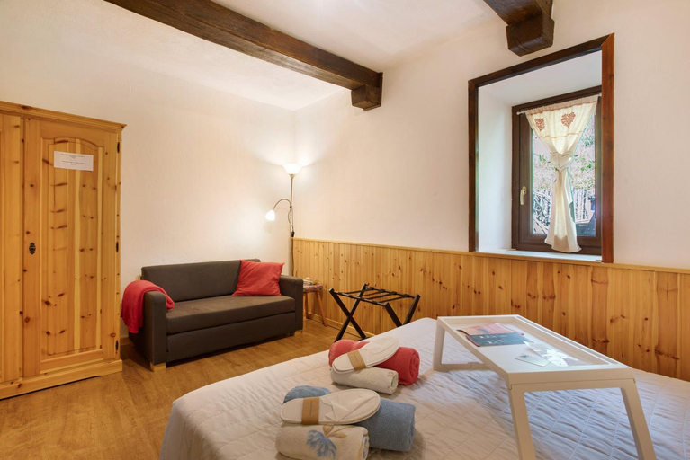 Bedroom 2, Agriturismo Les Ecureuils, Aosta