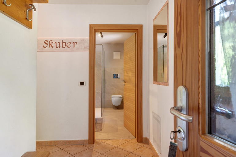 Bathroom 3, Prackfolerhof, Bolzano