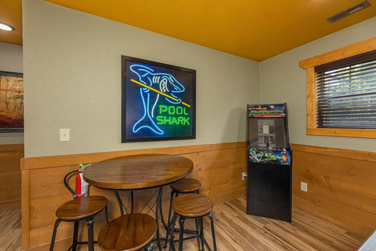 Food & Drinks, Altitude Adjustment, Sevier