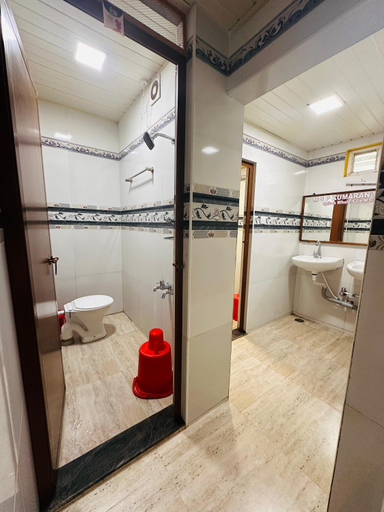 Bathroom 3, MSP Amma Cottage, Idukki