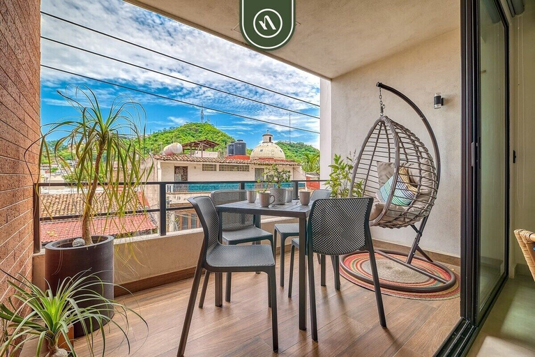 Outdoor dining 3, 2 BR Condo in Romantic Zone - Pool - Terrace, Puerto Vallarta