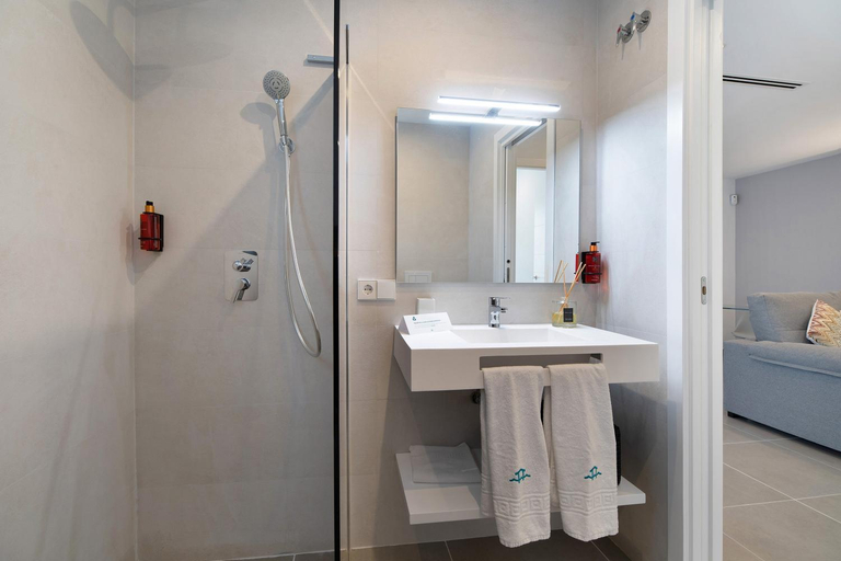 Bathroom 4, Maria del Mar Sea Villa, Cádiz