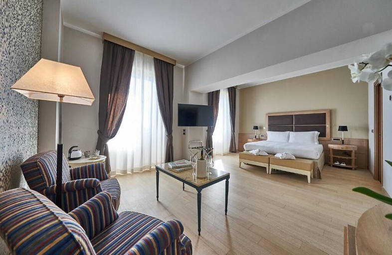 Bedroom 3, Hotel Astoria, Biella
