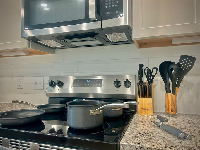 Interior 3, Workerfriendly,washer/dryer, Gym,pool, A+ Location, Grayson