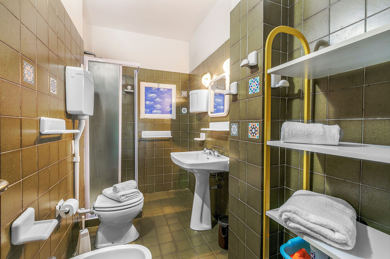 Bathroom 3, Grange Studio, Torino