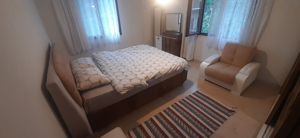 Room 5, Hayrat apart, Hayrat