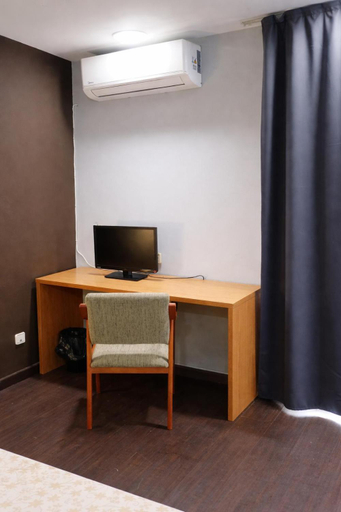 Others 4, Hostal Mediterranea, Madrid