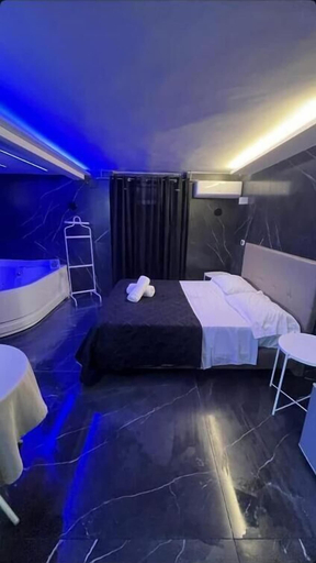 Room 3, Hotel Iris, Napoli