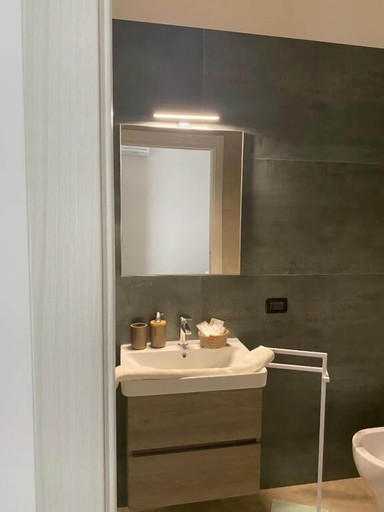 Bathroom 5, fiori di quercia, Palermo