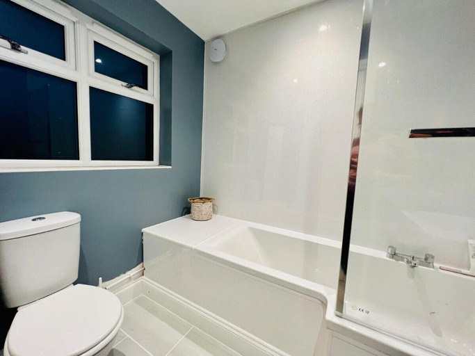 Bathroom 4, Leno Villa, Suffolk