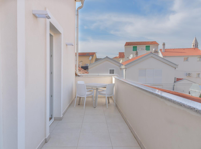 Others 3, Sangulin Palace M, Biograd na Moru