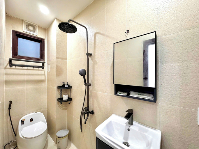 Bathroom 3, Uh Homestay, District 2