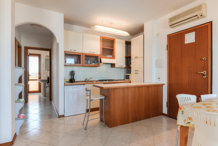 Others 4, Royal, Sassari