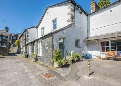 3, The Retreat, steps from amenities, Cumbria