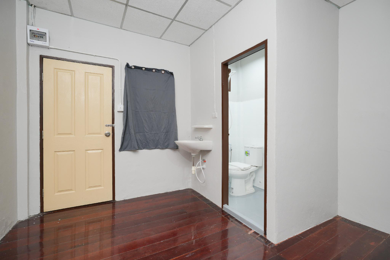 Bathroom, AT Pranakorn, Phra Nakhon