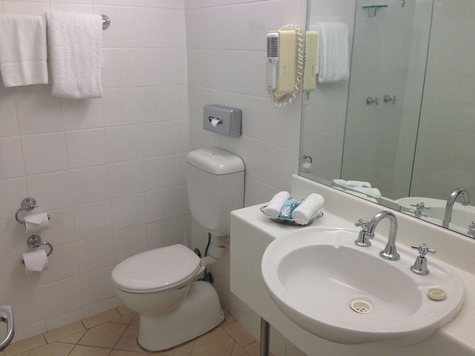 Bathroom 4, Coogee Sands Hotel & Apartments, Sydney