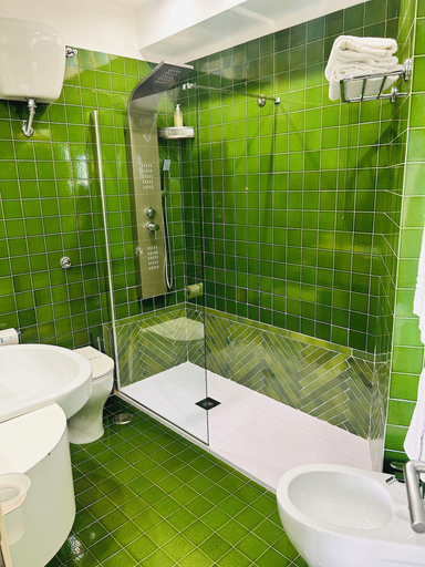 Bathroom 4, Circeo Park Hotel, Latina