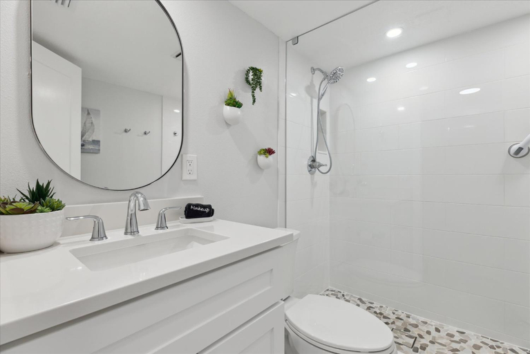 Bathroom, Spanish Main - Cocoa Beach Oceanfront Condos near Port Canaveral, Brevard