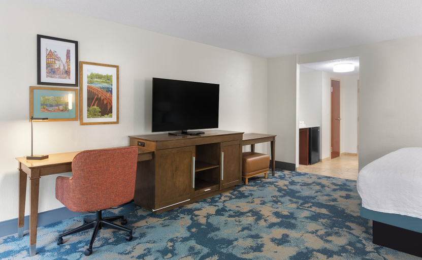 Bedroom 3, Hampton Inn Helen, White