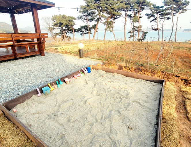 Others 4, Taean Yulhaus Pension, Taean